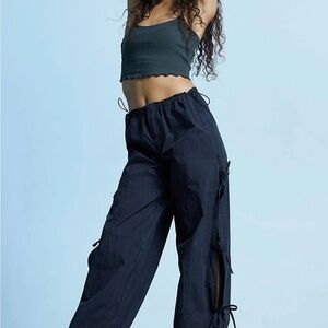 PacSun Women's Small Black Cargo Pocket Wind Parachute Pants Bungee Y2K NWT